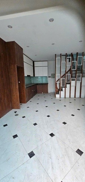 nhà mới diện tích lớn, ô tô vào nhà