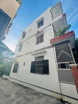 nhà 3 tầng 42,7m2 ngang 4,3m chỉ 6,8 tỷ. 3 mặt hẻm oto đường hoàng hoa thám trung tâm thành phố