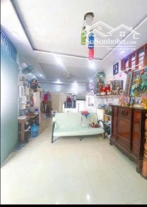 bán nhà 2 tầng cmt8, phường 10, quận 3 giá chỉ 4. x tỷ tl. nhà trung tâm q3 gần chợ, siêu thị