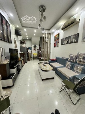 nhỉnh 6 tỷ - thượng thanh - dt 32m2 - nhà dân xây -5 tầng - ngõ thông-5m ra ô tô tránh