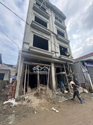 nhà mới kính coong- lô góc- ô tô tránh dừng đỗ ngày đêm- kinh doanh được