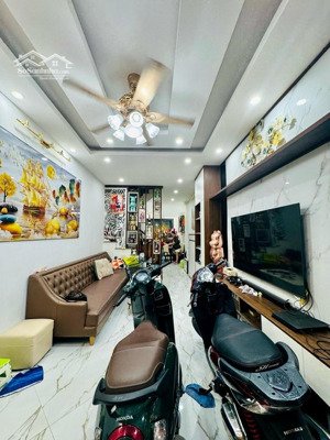 nhà đẹp p lạc trung, 5 tầng x 6 phòng ngủ. dt 45m2 - mt 7m. giá 10,4 tỷ.