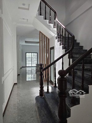 hoàng văn thái 80m 4 tầng ô tô 20 tỷ sát phố , kinh doanh