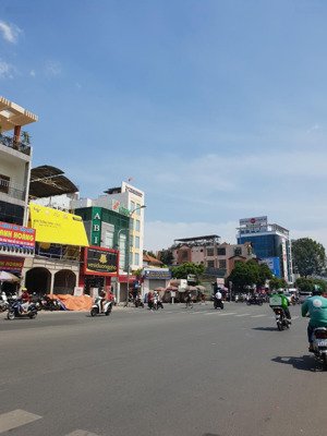 siêu hiếm chỉ 13 tỷ. mặt tiền cụm quốc hương, gần nguyễn văn hưởng. dt(7,3x10m.). ctxd: 4 tầng