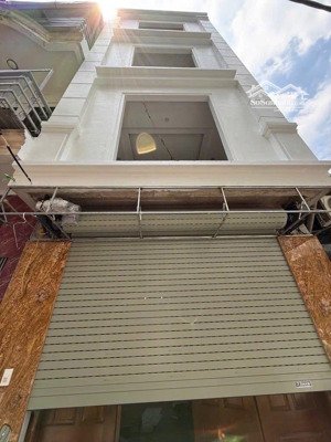 trại cá hai bà trưng 5 tầng thang máy, ngõ ô tô 7 chỗ qua, kinh doanh nhỏ đẹp