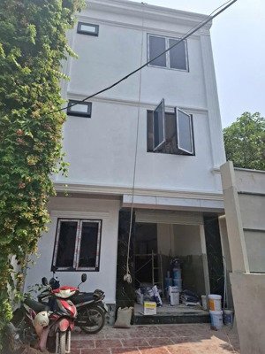 nhà mới mộc hoàn vân côn 46m2, giá 4 tỷ cách đại lộ tl 400m.