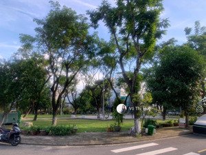 hiếm;; ngay kháng đài pháo hoa , cosmo,, mt mỹ an 3 đối diện công viên cần bán