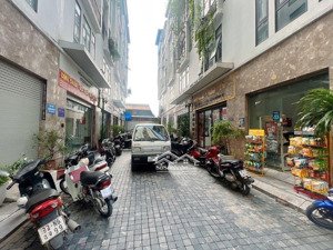 phố kinh doanh hà cầu- hà đông cần chuyển nhượng.
diện tích: 65m- 5 tầng- 5m mặt tiền, thông sàn.