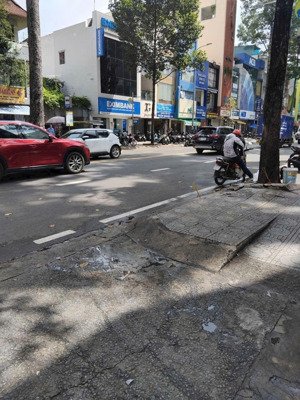 bán nhà mặt phố quận 10, 36m2, 3 tầng chỉ 350 triệu/m2.