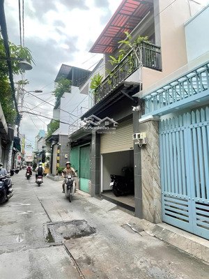 đường xe tải thông - dt: 4x14 (56m2) - nhà đúc 2 tầng, cạnh nguyễn sơn - 4,x tỷ