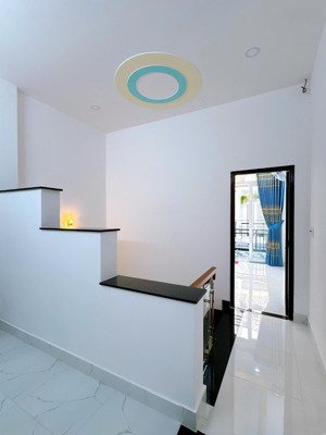 gấp - nhà mới 55m² (3.8x14), 2 lầu 3pn tặng nội thất, hẻm oto phạm văn chiêu, chỉ 5.69 tỷ, có sổ