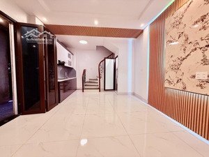 phố trung tâm đống đa
hàng xóm cv thống nhất.
gần trường đhbk- ktqd-đhxd..
32m 4 tầng 7,1 tỷ