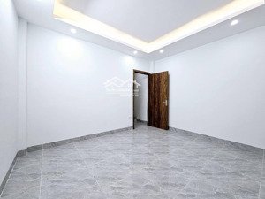 bán nhà tựu phúc 33m2 5 tầng ô tô đỗ cổng chỉ 5.x tỷ