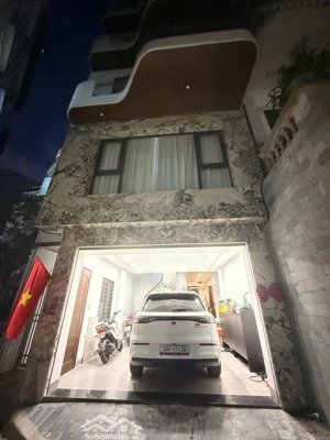 bán nhà phố ngọc lâm siêu phẩm 8 tầng thang máy lô góc full nội thất gara ôti