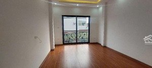 bán nhà trung tâm chợ văn điển