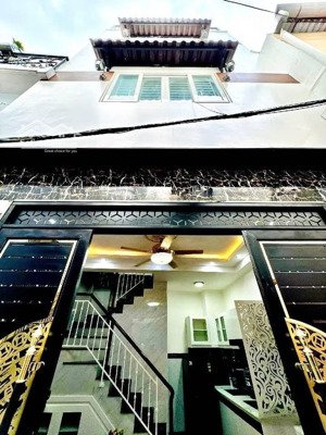 chú tám bán nhà 45m2 đường hồ văn huê 1 trệt 2 lầu cách sân bay 2p, giá 3tỷ090 triệu, sổ hồng riêng