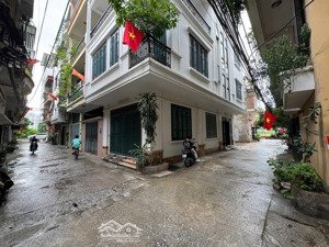 nhỉnh 6 tỷ -- lô góc ô tô tránh -- 10m ra hồ điều hoà -- ngõ thông ô tô tránh