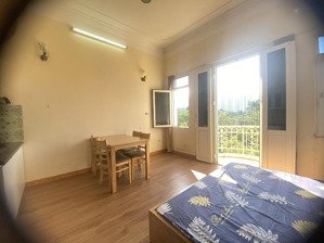 cho thuê phòng 502 mặt đường trần vỹ vệ sinh khép kín điều hòa nóng lạnh máy giặt đầy đủ thang bộ.