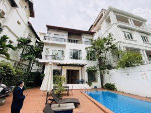 biệt thự sân vườn phố tô ngọc vân gần hồ tây an ninh tốt, 262m2 mt: 13m an ninh tốt, giá: 72.99 tỷ