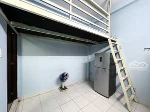 thuê gấp phòng gác sinh viên giá 3x | ngay cầu vượt 3/2 quận 10 | cam kết như ảnh | an ninh cao