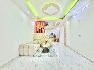 siêu nóng! bán nhà ngộp nội thất còn mới- giá 2,65 tỷ-trần khắc chân, phú nhuận