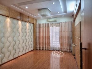 18 tỷ - tt cầu giấy- ô tô tránh - kinh doanh - 30m mặt phố - dân xây