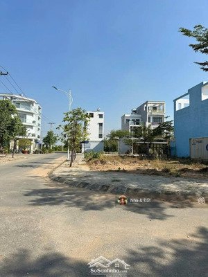 bán nhanh lô đất gần chợ đầu mối thủ đức. dt 135m2 ở vĩnh phú 1 shr. giá chỉ 1,55 tỷ. lh 