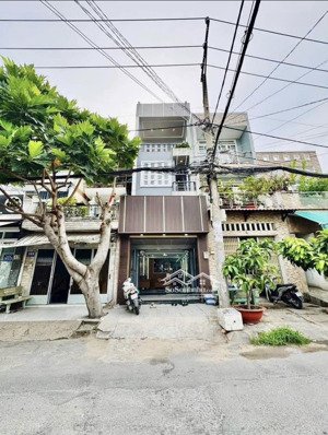 vì công việc gấp tôi cần bán nhà trần phú- p.4 - q.5, gần chợ an đông. giá 2tỷ680 cho thuê 20triệu