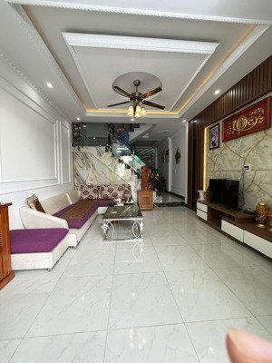 4.5 tỷ có nhà trung tâm q.10-đường đồng nai-shr-giá cực mềm!