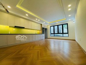 nhà đẹp dân xây , 93m *6 tầng thang máy , ô tô ngủ trong nhà, đầy đủ công năng cao cấp ở cực sướng