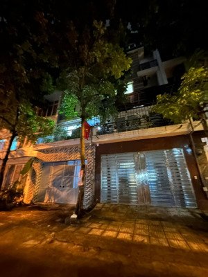 bán liền kề văn phú hà đông- vị trí đẹp, hướng đông nam