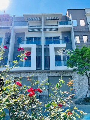 bán biệt thự giá siêu hời tại him lam green park, 8,x tỷ, 75m2 view vườn hoa