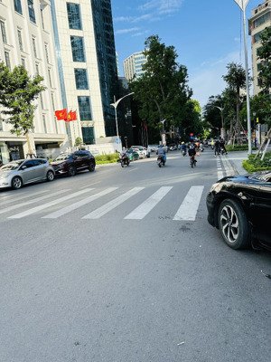 bán nhà phố huế -q.hbt-mt rộng bề thế- kd vô địch 100m2- 3 tầng- mt 6.8m - 45 tỷ- 