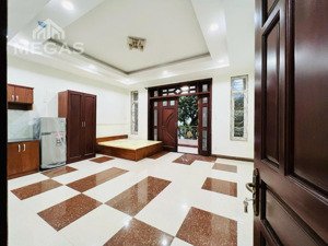 phòng máy giặt riêng gần ueh, đường thành thái giá tốt