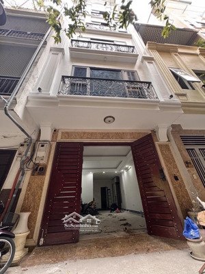 trung tâm đống đa - thang máy - ô tô tránh - phân lô bàn cờ - chỉ 10m ra công viên 1/6 - gần hồ hoà