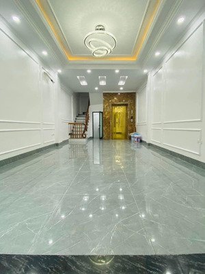 bán nhà siêu phú thượng, tây hồ 11 tỷ, 40.1m2, 5 tầng, thang máy, hàng hiếm, ô tô tránh kinh doanh.