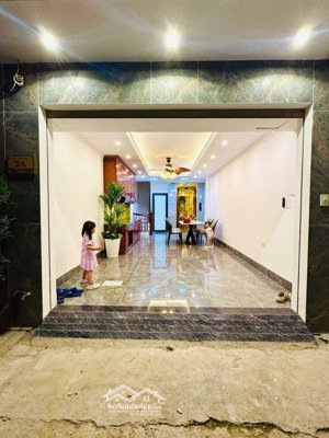 bán nhà thạch bàn 45m2 ô tô thang máy hàng xóm aeon mall long biên chỉ hơn 8 tỷ