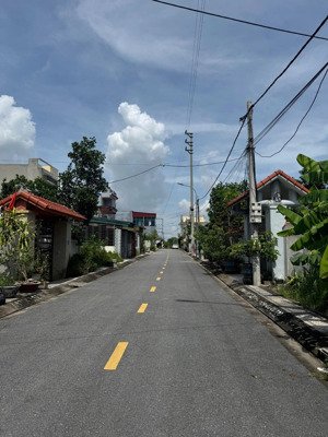 chủ cần tiền bán gấp lô đất hải thành 2 dương kinh diện tích: 47m (ngang 4.5m) hướn