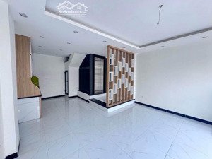 8 tỷ trương định 50m2 5 tầng - nhà mới- full nội thất- tiện ích đầy đủ - bãi gửi xe ngay gần nhà
