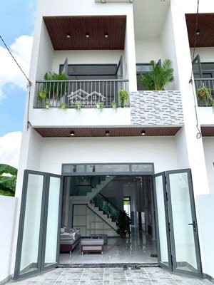 bán nhà 1 trệt 1 lầu ngay ủy ban phường tân triều