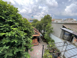 bán đất 300m2 tặng nhà 3 tầng sân thượng, ô tô ngủ trong nhà chỉ 8x tỷ còn tl