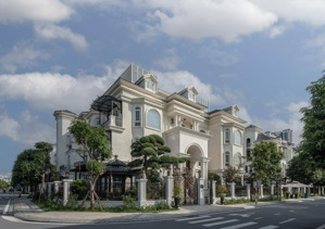 biệt thự hàng siêu hiếm còn sót vinhomes riverside dt 215m ,mt8,8 4 nổi 1 hầm giá 99tỷ