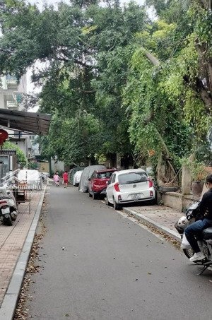 chính chủ bán gấp đất trung tâm vạn phúc, view vườn hoa, ô tô vào nhà, 51m2, mặt tiền 4,2m, 10,3 tỷ