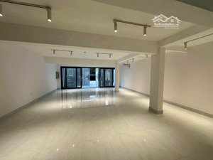 chính chủ cho thuê nhà kđt yên hòa, phường yên hòa. diện tích 85m2 x 5 tầng. lh: 