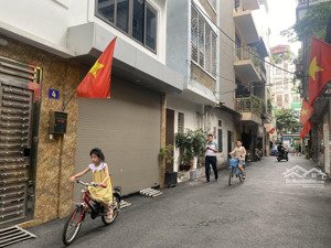 hơn 8tỷ, nhà kim giang, 56m2*5tầng, 2 thoáng, 10m ra ô tô