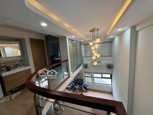 bán gấp căn duplex hoàn thiện rất đẹp, sổ hồng sẵn vào ở ngay. xem nhà 