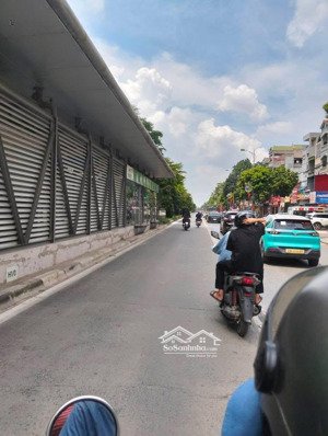 b.an nhà lê trọng tấn -hà đông- ô tô đỗ cửa - lô góc - vài bước chân ra ô tô tránh - thang máy .