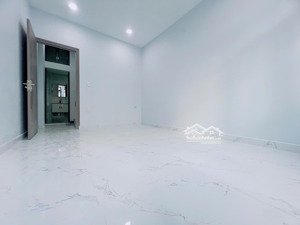 nhà mới đẹp , 3 tầng , 33.7m2 , hẻm 4m , hoàng diệu quận 4.