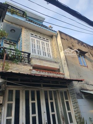 giảm 900tr. nhà 2 tầng. hẻm xe hơi. gần ngay chợ thủ đức, phạm văn đồng. sổ riêng 109m2 (5,6x20).