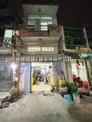 nhà 3 tầng - bình trị đông - 32m2 - chỉ 3 tỷ hơn - hẻm 5m - không lộ giới